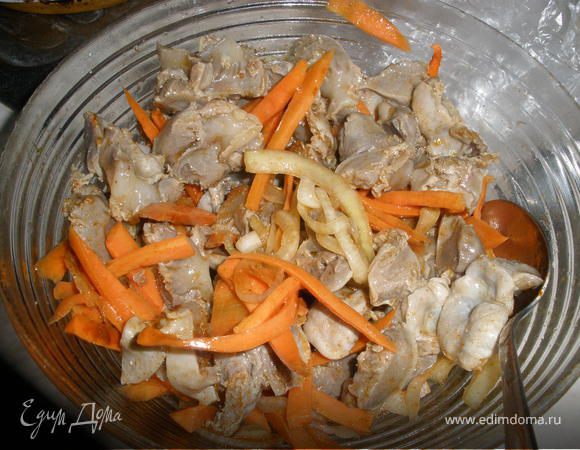 Салат из куриных желудков с корейской морковкой