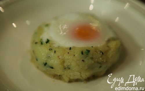 Рецепт Яйца, запеченные в картофельной корзинке