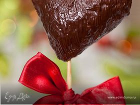 Шоколадное сердце с яблочным припеком