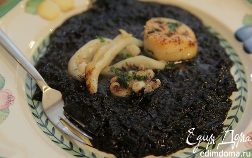 Рецепт Черный рис с кальмарами и морскими гребешками