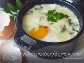 Яйца в горшочках с соусом Бешамель и сыром