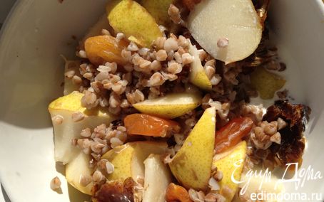Рецепт Салат из гречи с грушами, абрикосами и финиками