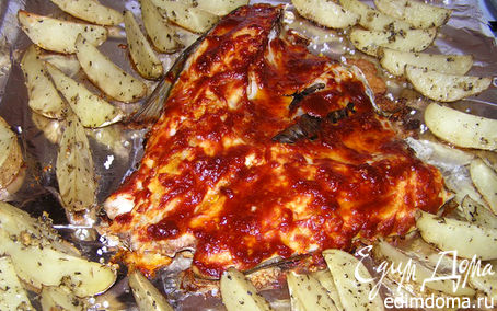 Рецепт Запеченный толстолобик, под томатным соусом, с ароматным картофелем