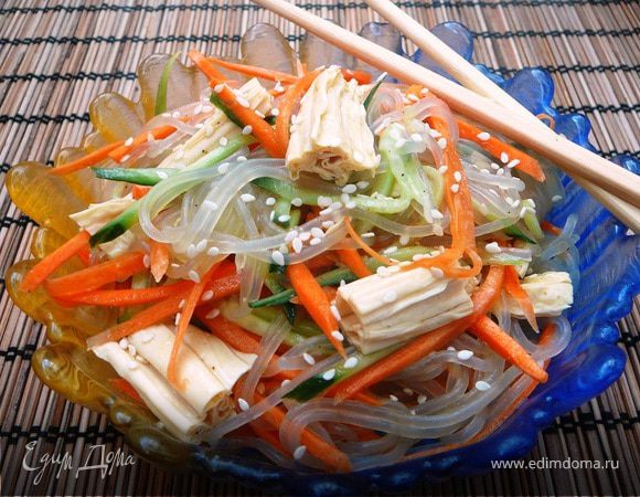 Салат с фунчозой и огурцом – пошаговый рецепт приготовления с фото