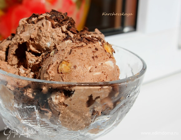 Шоколадное мороженое на сливках
