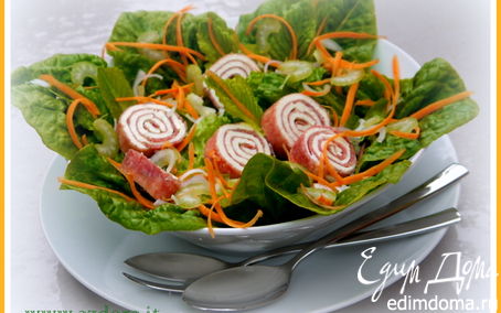 Рецепт Зелёный салат с рулетиками из салями и с заправкой из гомасио