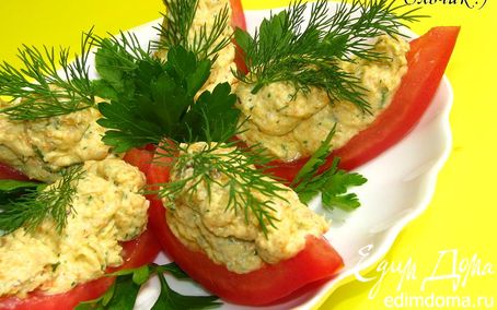 Рецепт Закуска из куриного паштета со сливочным сыром и зеленью в лодочках из помидора
