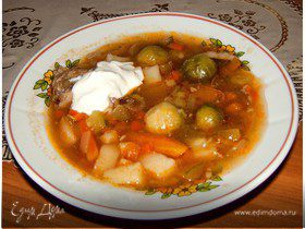 Суп с огурцами и брюссельской капустой