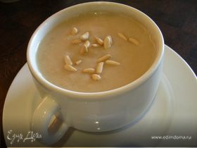 Суп-пюре из пастернака (корня сельдерея) с кедровыми орешками