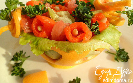 Рецепт Салат из грейпфрута, слабосоленой семги, листьев салата, кедровых орешков