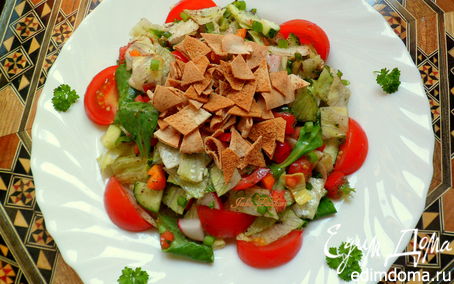Рецепт Фатуш (салат из овощей, зелени и кусочками поджаренной питы (лаваша))