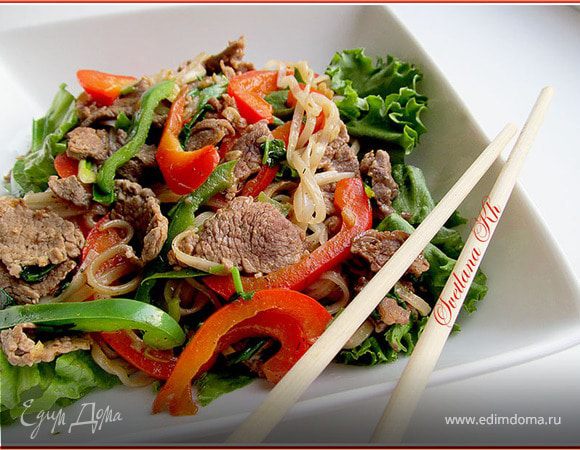 Лапша с овощами и морепродуктами по-вьетнамски