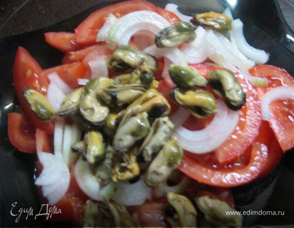 Салат с мидиями в масле — рецепт с фото пошагово