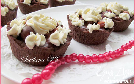 Рецепт Тарталетки с шоколадно-ореховой карамелью и сливками