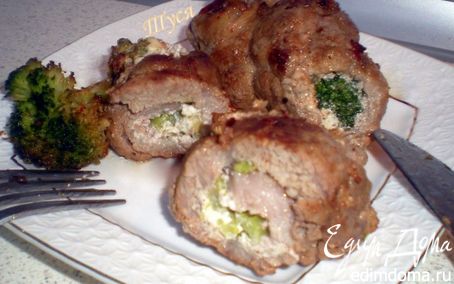 Рецепт Мясные рулетики с брынзой, брокколи и кедровыми орешками