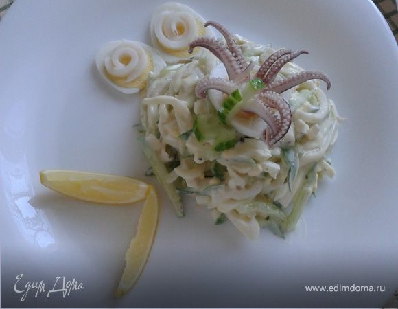 Салат с кальмарами — самые вкусные и простые рецепты