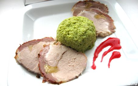 Рецепт Запеченная свинина с суфле из зеленого горошка «Бабочки прилетели»