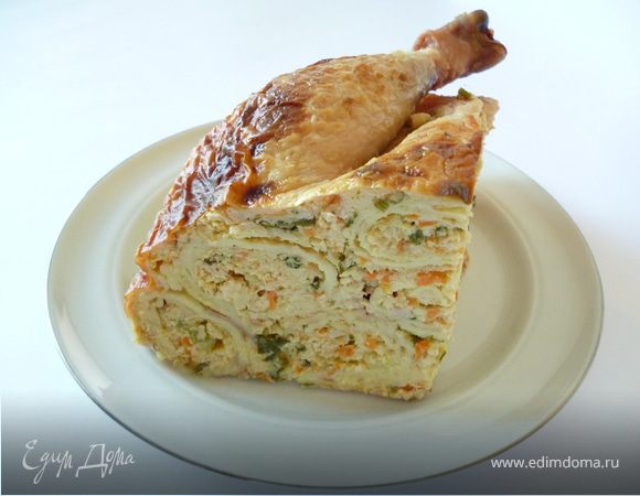 Запеченная курица, фаршированная творожным сыром и копчеными колбасками