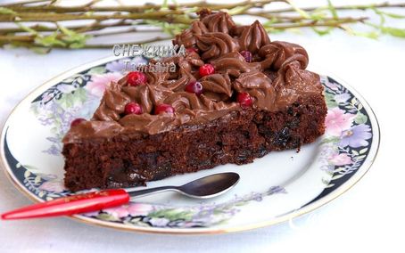 Рецепт «Бархатный» шоколадный торт с черносливом (без масла!)
