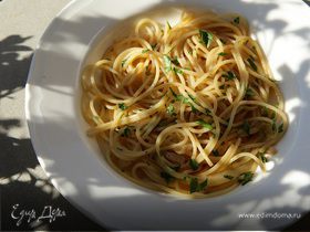 Спагетти с луком и анчоусами