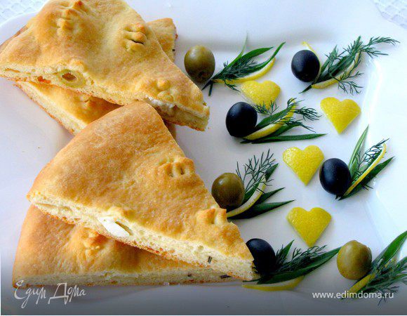 Двухслойная фокачча с оливками и молодым сыром