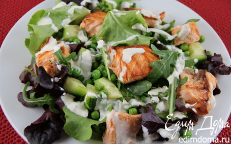 Рецепт Летний салат с лососем и зелеными овощами