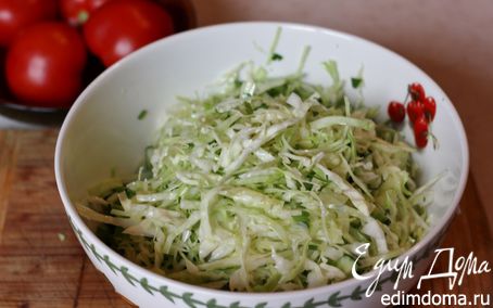 Рецепт Салат из молодой капусты с огурцами