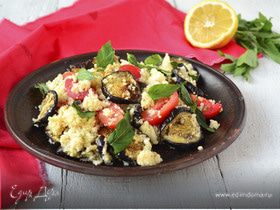 Салат по-гречески с печеными баклажанами и кус-кусом