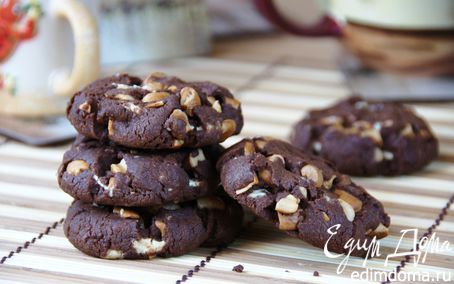 Рецепт Шоколадное печенье с орехами кешью и белыми каплями