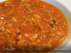 Согревающий овощной суп с томатами, фасолью и чечевицей