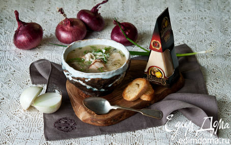 Рецепт Луковый суп с курицей и сыром Джюгас