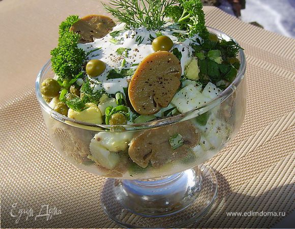 Салат с шампиньонами и зеленым горошком — рецепт с фото