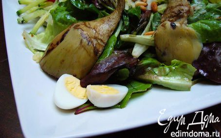 Рецепт Теплый салат с артишоками-гриль, перепелиными яйцами и кедровыми орешками