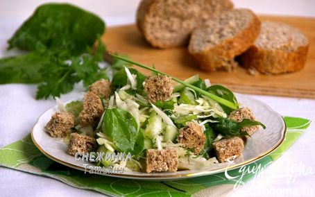 Рецепт Зеленый салат с домашними сухариками из зернового хлеба