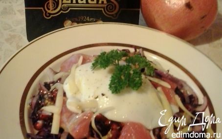 Рецепт Салат из краснокочанной капусты и семги с сыром Джюгас