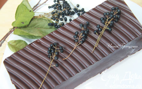 Рецепт Черемуховый торт в шоколаде с чернично-сливочным кремом