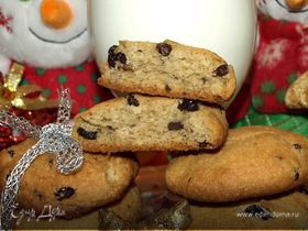 Печенье с шоколадной крошкой и изюмом в коньяке для Деда Мороза