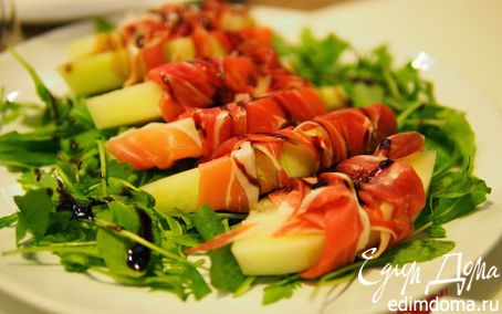 Рецепт Легкая закуска из дыни и пармской ветчины