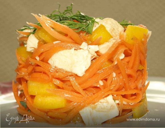 Салат из острой моркови с куриной грудкой и сладким перцем