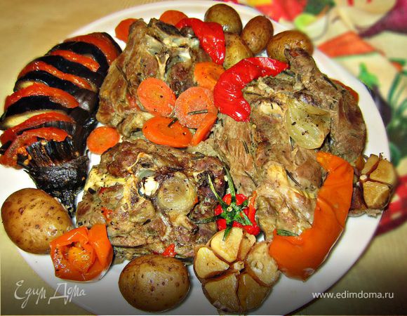 Новогодний рецепт запеченного ягненка с картофелем