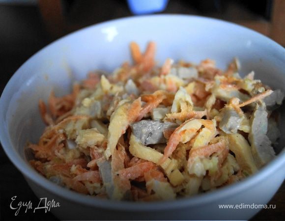 Салат с корейской морковью, колбасой и кукурузой | Простые рецепты с фото