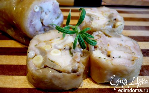 Рецепт Куриные колбаски с шампиньонами и кедровыми орешками