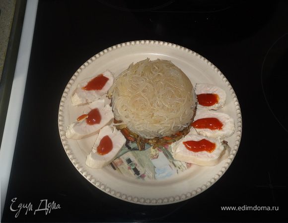 Рисовая лапша с овощами и курицей