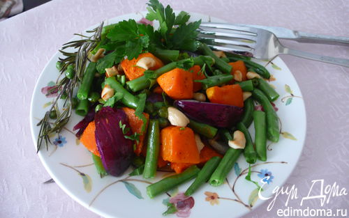 Рецепт Теплый салат из тыквы с красным луком и фасолью