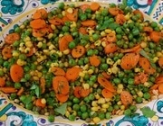Салат из молодых овощей с соусом из петрушки