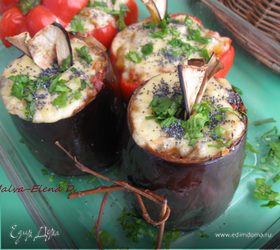 Баклажаны и перцы с кориандром, сыром и овощами