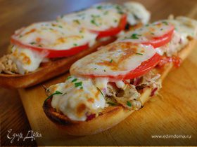Средиземноморский горячий бутерброд с тунцом и артишоками