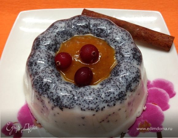 Маковый десерт под соусом из кураги