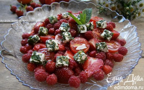 Рецепт Летний ягодный салат с черри и брынзой
