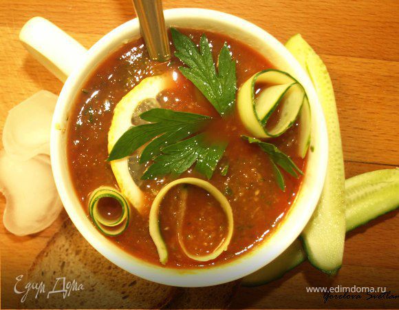 Ледяной томатно-огуречный суп